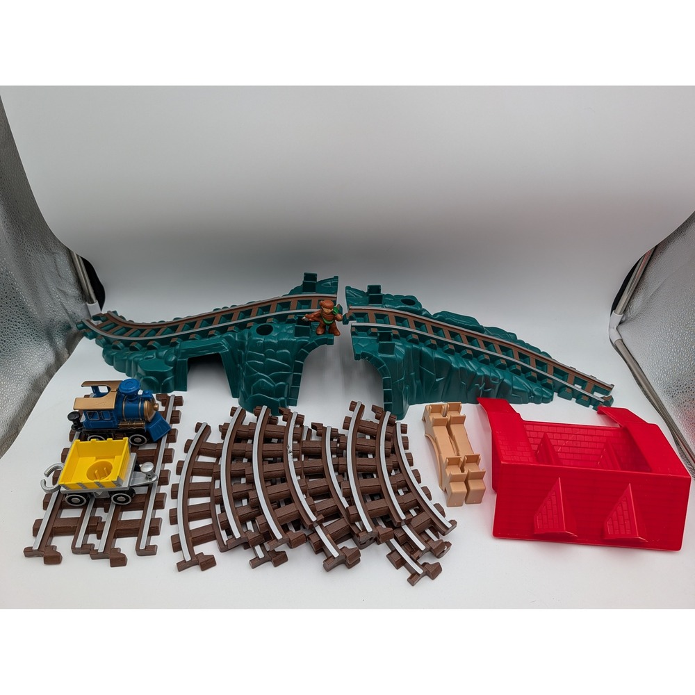 Lincoln Logs Train Track Lot Mountain Frontiersman Figure